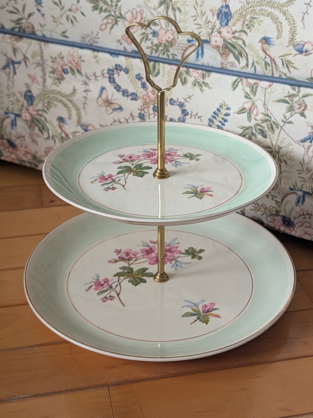 Vth Royal Tudor Azalea 2 Tier Serving Stand